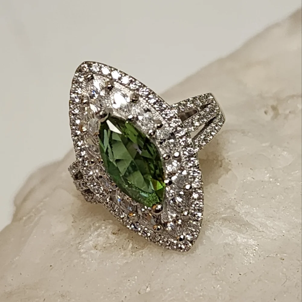 Solid Sterling 925 Silver Elegant Ring Alexandrite Stone White Topaz Crystals